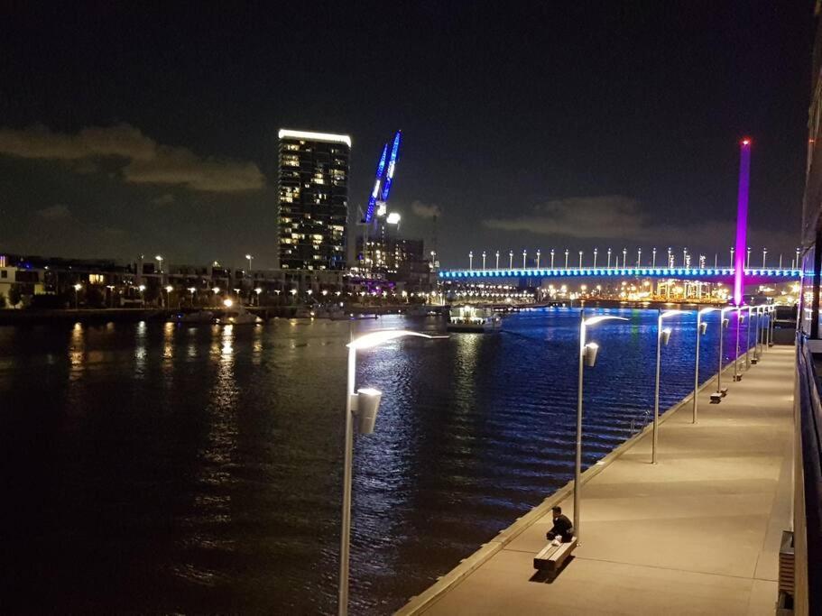 Melbourne Docklands Riverside Views Exterior foto